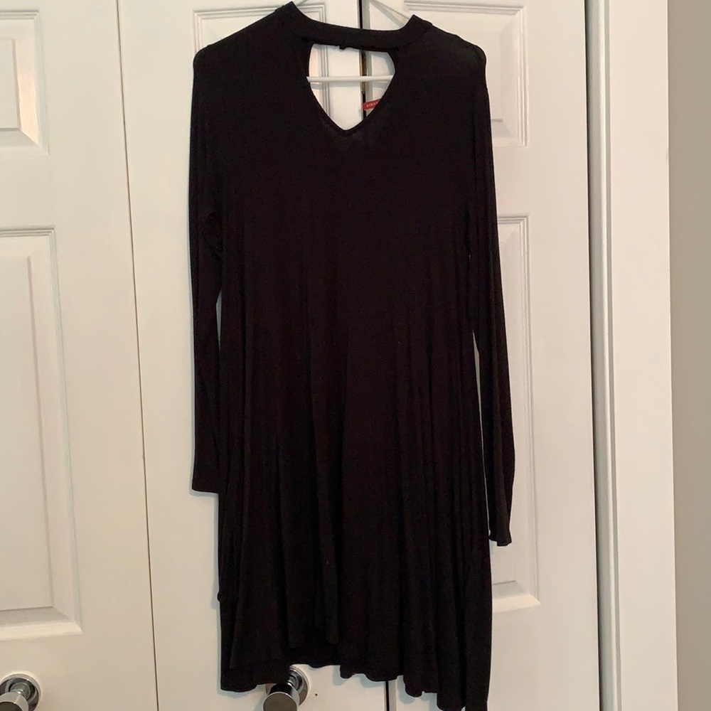 Black flowy long sleeve key hole dress